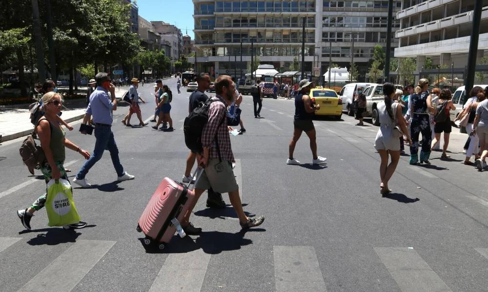 Κορονοϊός: Καλοκαιρινή έκρηξη κρουσμάτων – 1.700 άνθρωποι εξακολουθούν να πεθαίνουν παγκοσμίως κάθε εβδομάδα